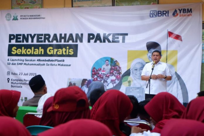 Wali Kota Makassar, Munafri Arifuddin meluncurkan program bantuan pendidikan dan gerakan peduli lingkungan bagi pelajar | Foto : IST