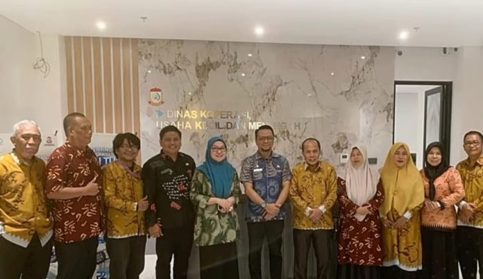 inas Koperasi dan UKM Kota Makassar menerima kunjungan audiensi dari jajaran Pimpinan Dewan Koperasi Indonesia Daerah (DekopinDa) Kota Makassar | Foto : IST
