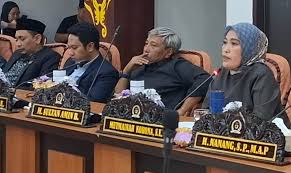 Anggota DPRD Kota Palu, Mutmainah Korona (kanan) | Foto : IST