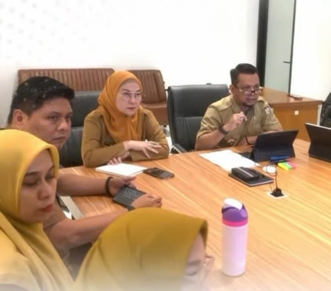 Kadis Koperasi dan UKM Kota Makassar, Arlin Ariesta, S.STP., M.Si., memimpin langsung jalannya rapat | IST