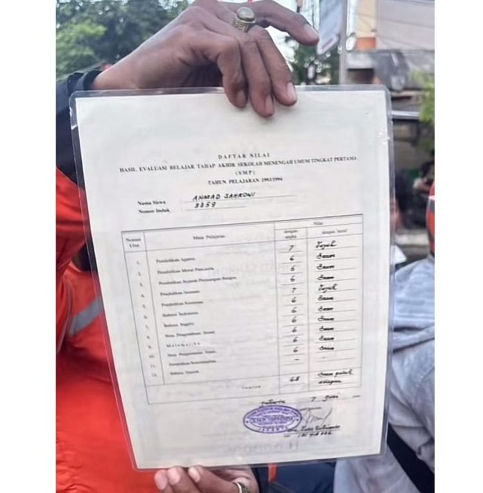 Ijazah yang diduga milih Ahmad Sahroni beredar di media sosial | IST