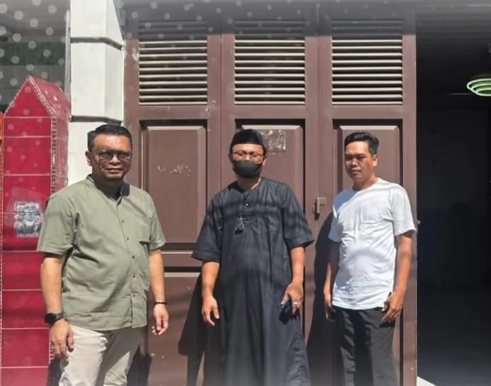 Kadis Koperasi Makassar, Arlin Ariesta, S.STP., M.Si, saat melakukan monitoring ke lokasi pelaku UMKK yang terlibat dalam Program Seragam Sekolah Gratis | IST