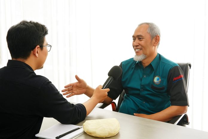 Sekjend L-kompleks, Ruslan Rahman saat dikonfirmasi usai sidang KIP Sulsel | Foto : Surat-kabar.com