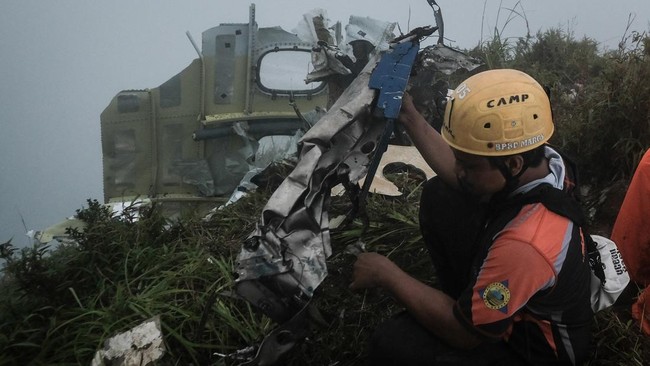 Tim SAR gabungan berhasil menemukan black box pesawat ATR 42-500 | Foto :IST
