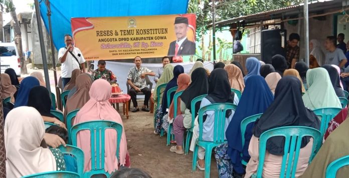 Anggota DPRD Kabupaten Gowa Saharuddin Dg Mone, menggelar kegiatan reses dan temu konstituen | Foto : Mile