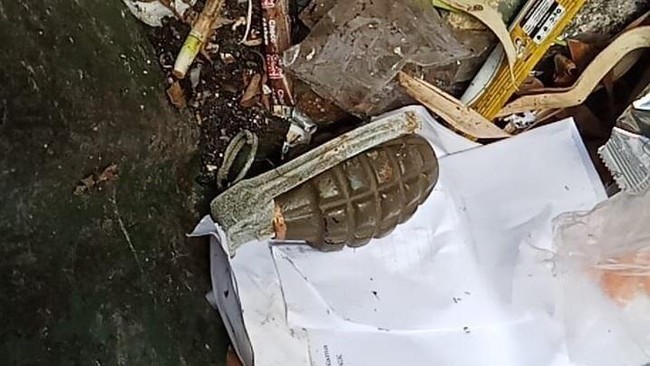 Penampakan granat nanas yang ditemukan di Tong sampah BPN Makassar | Foto : IST
