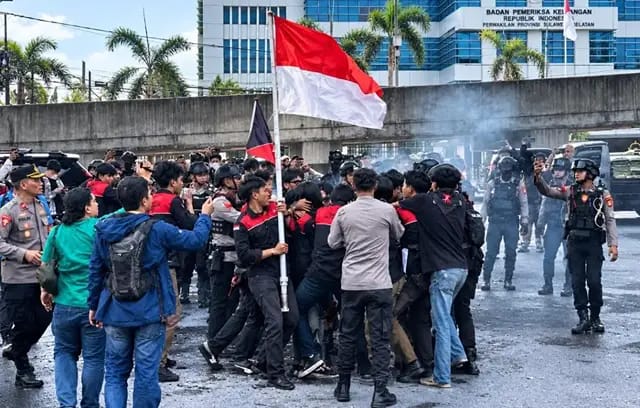 Demonstrasi Gerakan Aktivis Mahasiswa (GAM) untuk mengevaluasi dua tahun pemerintahan Prabowo Subianto-Gibran Rakabuming Raka di Makassar | Foto : IST